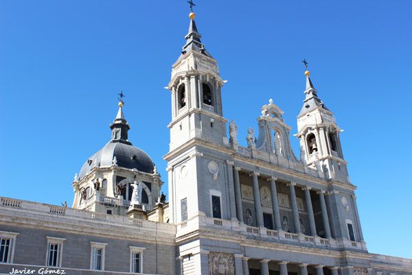 Catedral de la Almudena en Madrid Catedral de la Almudena en Madrid