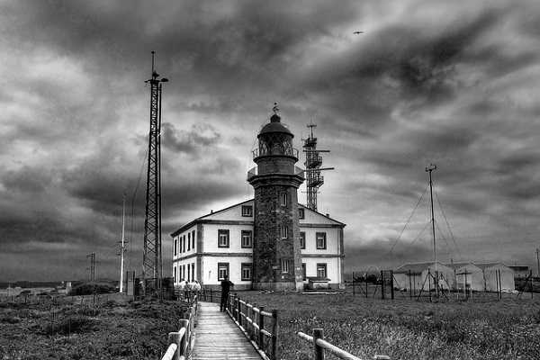 Faro en el cabo de Peñas