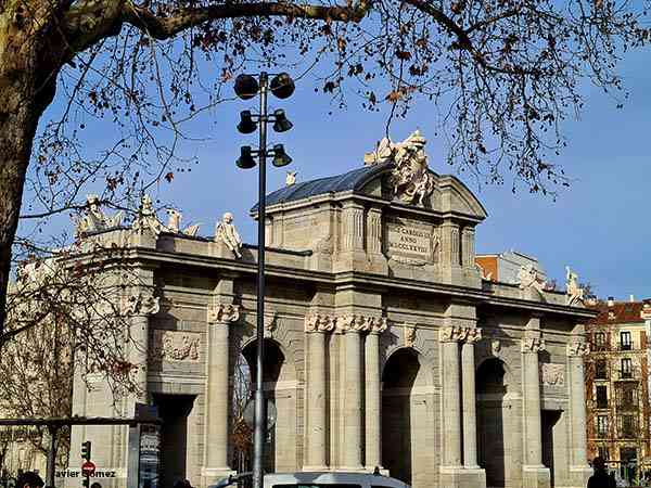 la puerta de alcala en madrid 002