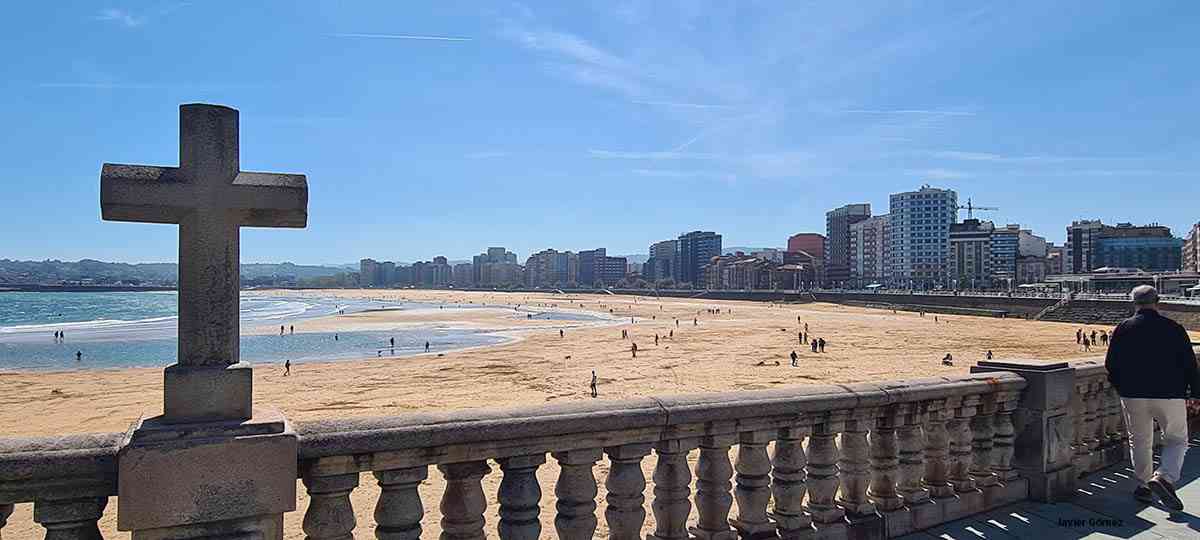 playa de san lorenzo 01 en gijon