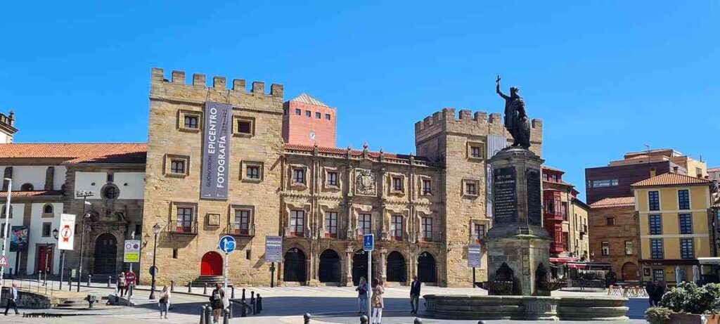 plaza mayor en gijon
