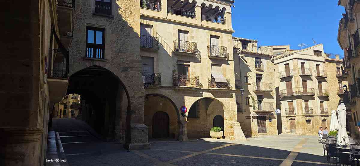 Calaceite - plaza Mayor
